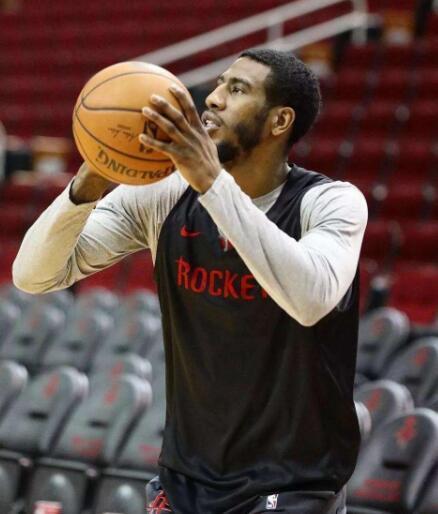 斯玛特：来到湖人让我重获新生，就像小孩第一天上学一样（斯玛特：加盟湖人让我焕然一新，宛如孩子开学第一天）