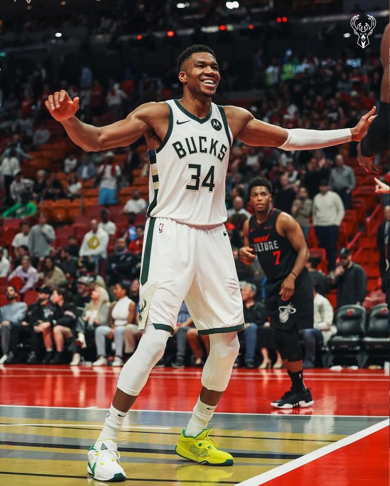 进球+造乌龙，麦克托米奈当选那不勒斯2-0卡拉巴赫全场最佳（破门+制造乌龙，麦克托米奈荣膺那不勒斯2-0卡拉巴赫本场最佳）