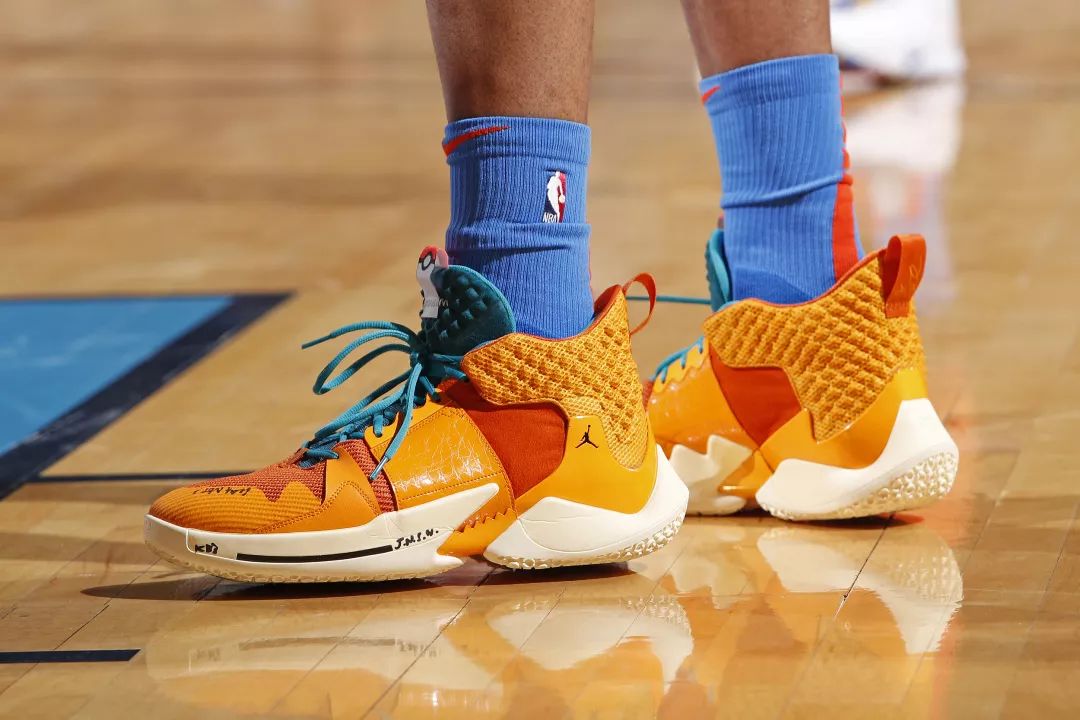 6场比赛狂砍230分！爱德华兹近6场场均命中5记三分（6战轰下230分！爱德华兹近6场场均命中5个三分）