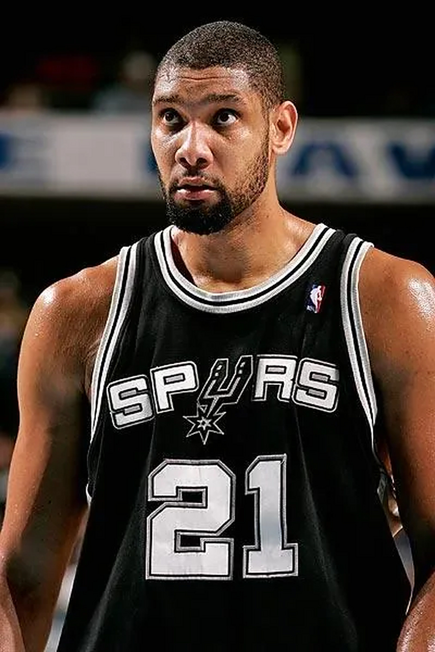 众名宿挺梅努：自家天才不受待见，要在别队曼联又会天价求购（多位名宿力挺梅努：曼联自家天才遭冷落，若在他队红魔必砸天价求购）