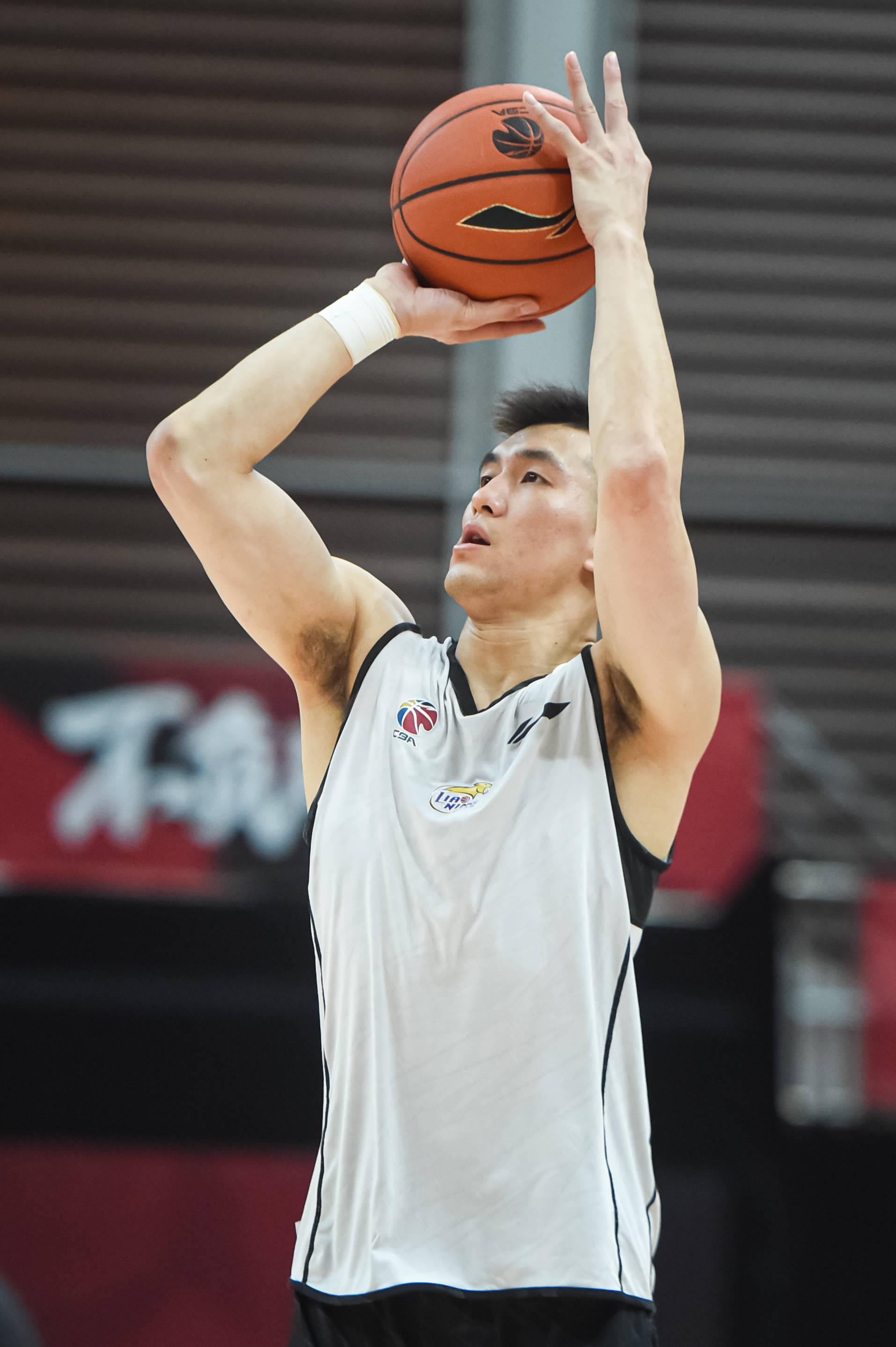 富保罗：里夫斯可以留在湖人，前提是新合同别太过分（富保罗：只要新合同不过分，湖人将继续留下里夫斯）