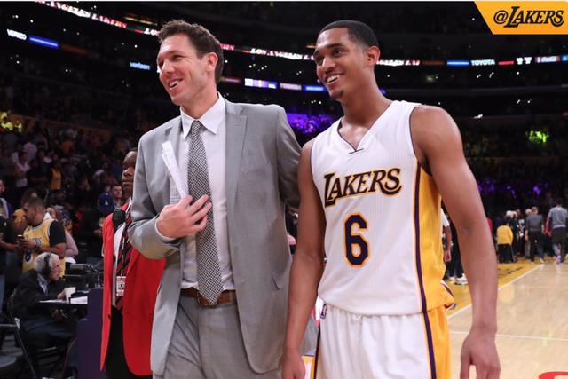 拉波尔塔：希望巴萨能在诺坎普斩获更多胜利，切尔西不好对付（拉波尔塔：盼巴萨在诺坎普赢下更多比赛，切尔西并非易与之师）