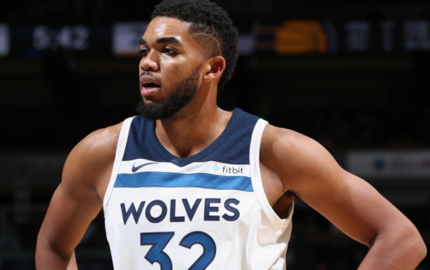 篮球湖人球员训练营全程记录公开（洛杉矶湖人球员训练营全程纪实发布）