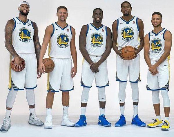 足球巴萨新星闪耀西甲，媒体：未来属于他（巴萨新星西甲大放异彩，媒体称他的时代已来）